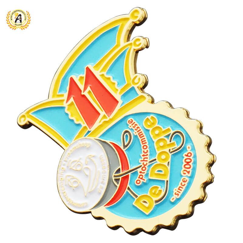 Die Strucking Personalized Name Tags, Hard Enamel Metal Badges With Your Own Design, No MOQ